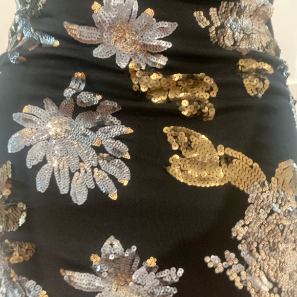Sequence embroidered metallic floral cocktail dres - Picture 2 of 3
